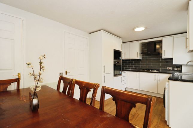 32, Cropthorne Road, Gloucestershire photo 4
