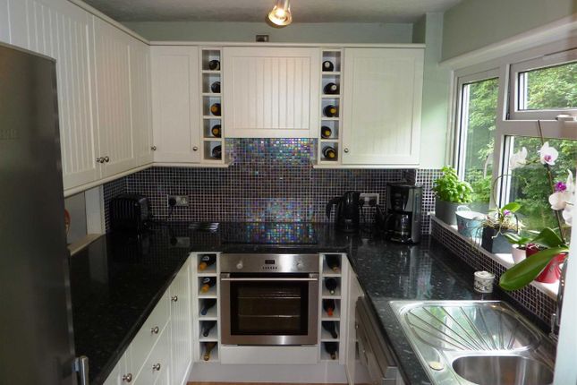 24, Master Close, Oxted photo 4
