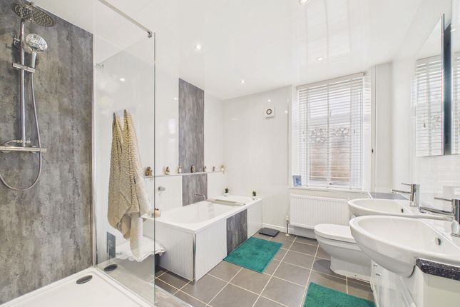 8 Hewitson Terrace, Gateshead photo 3