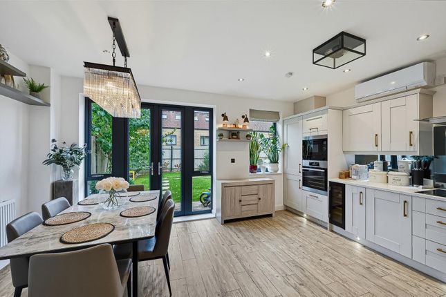 7, Whattingdon Road, Coulsdon photo 4