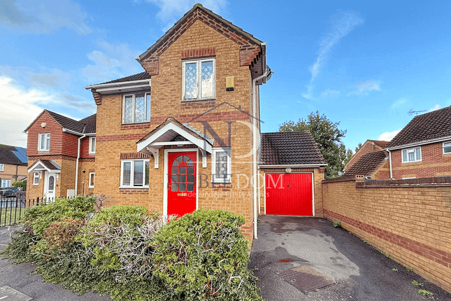 3 Bedroom Detached House In Feltham