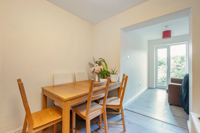 Room 4, 27, Stuart Crescent, Winchester photo 4