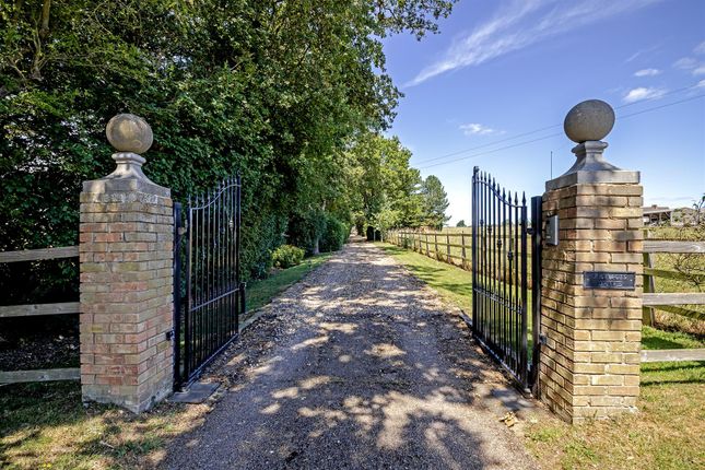 Oak House, Coopers Green Lane, St. Albans photo 3