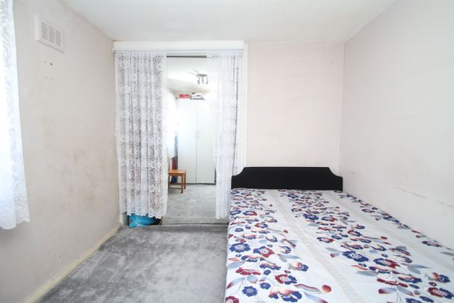 26, Crawford Avenue, Lanesfield, Wolverhampton photo 5