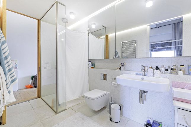 Flat 9, 50, Carnwath Road, London photo 4