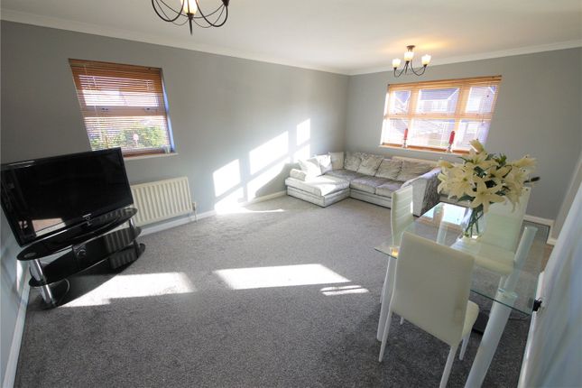 Thumbnail Flat to rent in Burns Close, Billericay