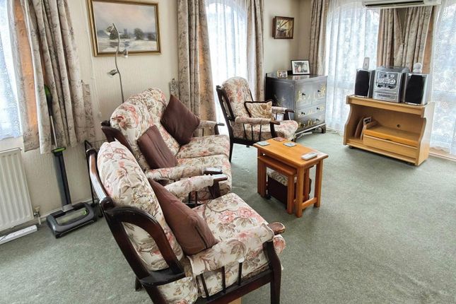 6 Orchard Garden, The Beeches Holiday Park, Victoria Road, Lowestoft photo 2