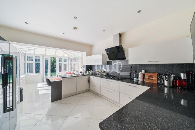 11, Augustus Close, Stanmore photo 2