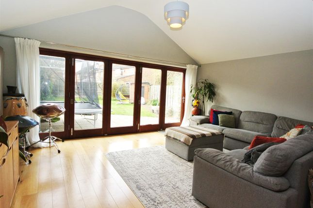 52, Little Heath Road, Chobham photo 3