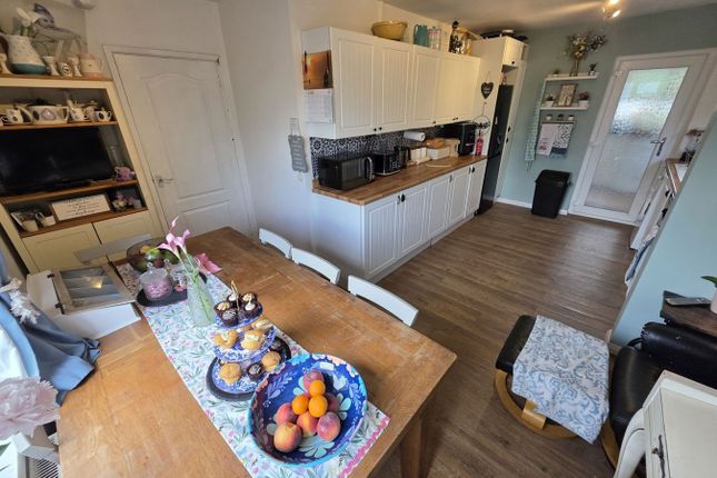 27, Charles Crescent, Abergavenny photo 2