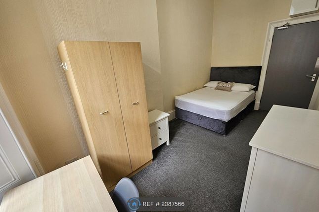 Flat to rent in West End Park Street, Glasgow