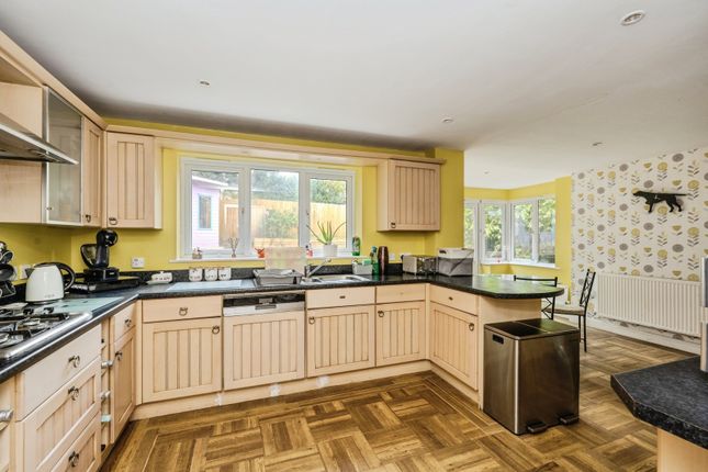 15, Maes Y Ffynnon, Llanelli photo 2