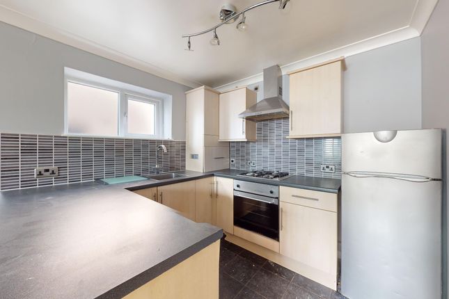 Flat to rent in Travis Court, Shadyside, Doncaster