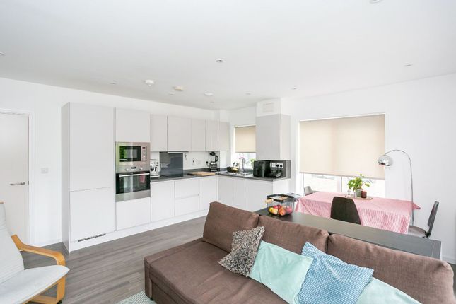 Henbury Way, Bushey photo 4