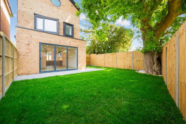 111a, Grand Drive, Raynes Park photo 2