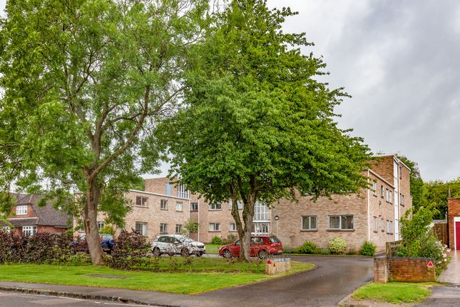 Thumbnail Flat to rent in 13 Gosford Hill Court, Bicester Road, Kidlington, Oxfordshire