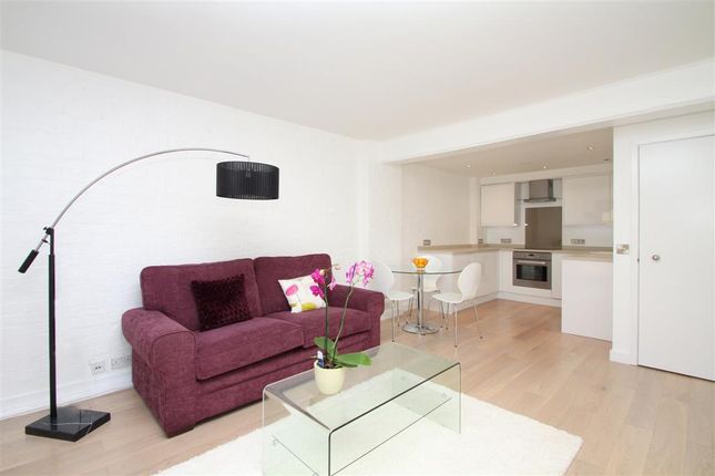 Thumbnail Flat to rent in New Crane Place, London