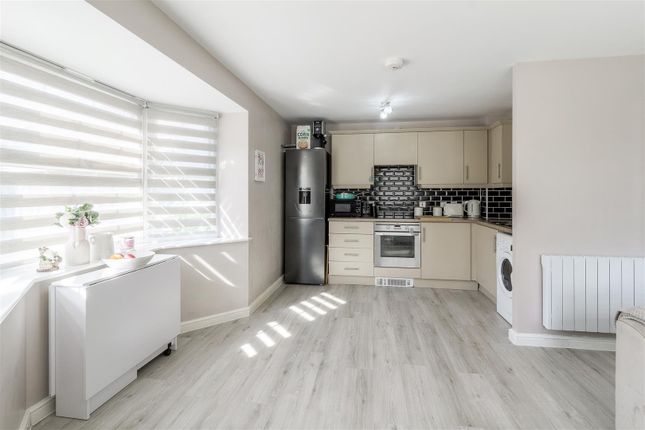 36, Flowerhill Drive, Wellingborough photo 4
