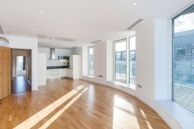 Thumbnail Flat to rent in Millharbour, South Quay, London