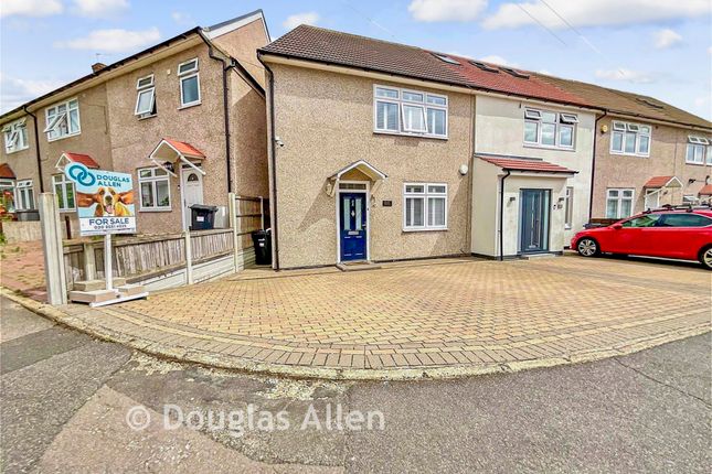 4A, Arrowsmith Path, Chigwell photo 2