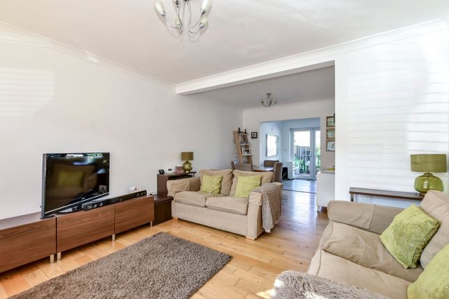 122 Briar Road, Watford photo 4