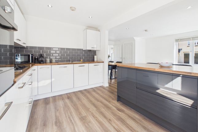 24, Millbank Drive, Bishopton photo 3