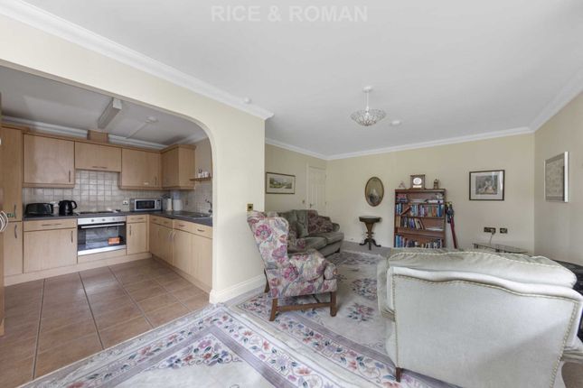 1-bed flat on 61 The Firs, Firs Close, Esher, £200,000