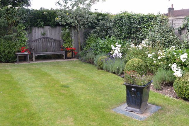 10 Ashtead Lodge, Ashtead photo 4