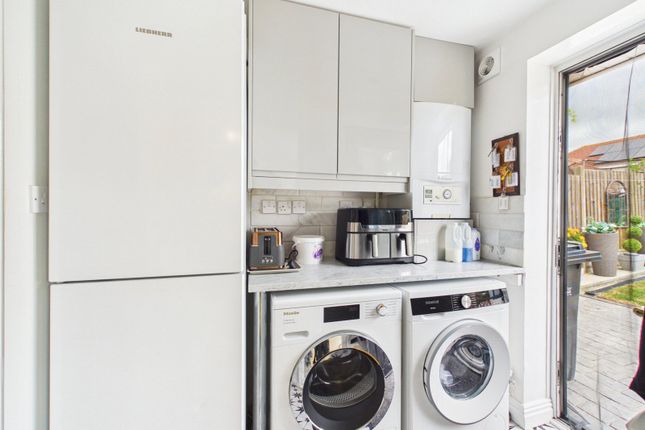 3, Bentley Close, Gloucester photo 4