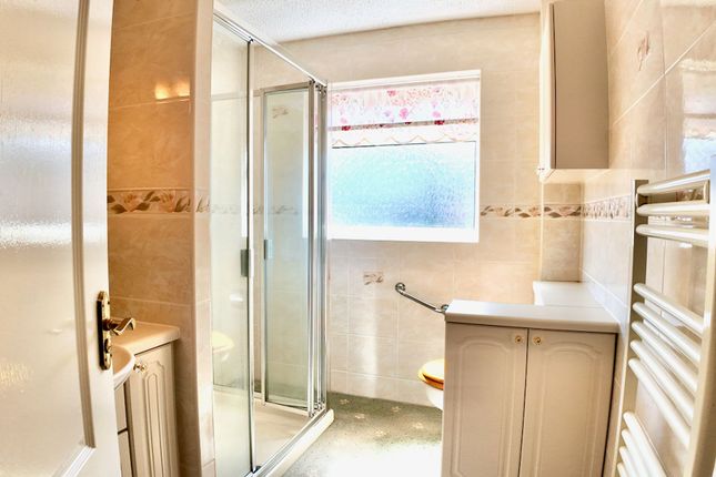 17 Gellideg Heights, Hengoed photo 4