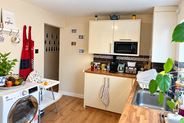 Flat 7, 45 Sunningfields Road, London photo 4