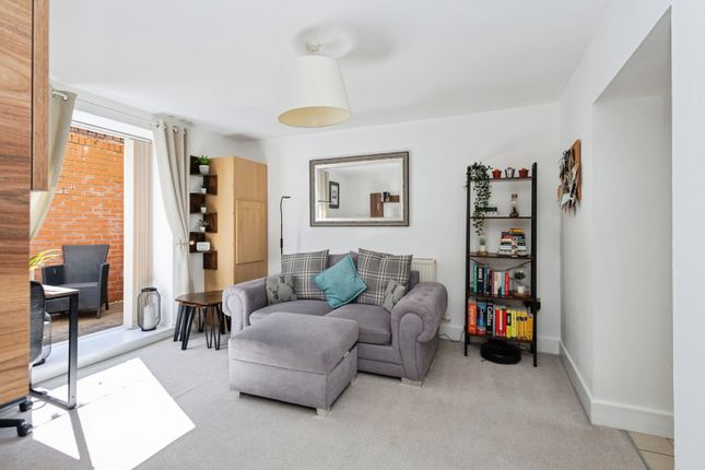 Flat 6 Cairncroft,, Holme Road, Manchester photo 4