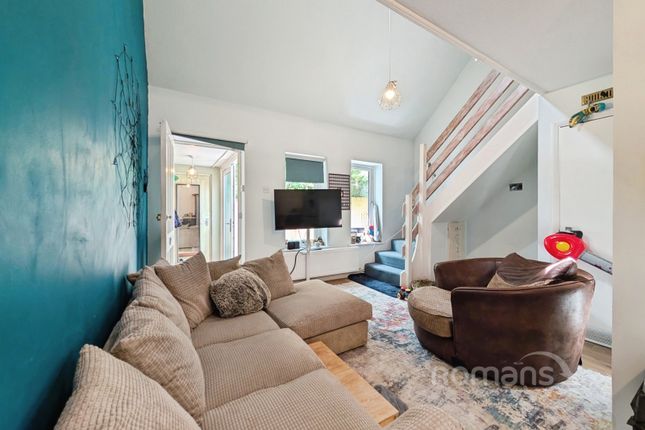 46, Beaconsfield Way, Reading photo 3