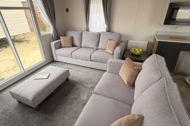 Manor Road, Caister-on-Sea photo 2