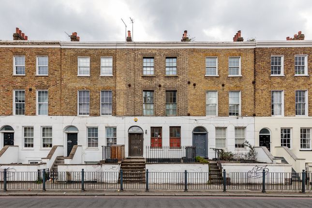 Thumbnail Terraced house for sale in Commercial Road, London