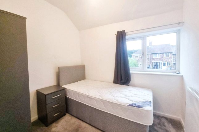 30, Beckton Avenue, Tunstall, Staffordshire photo 4