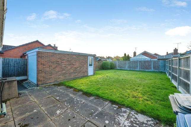 6, Churchill Crescent, Burton-On-Trent photo 3