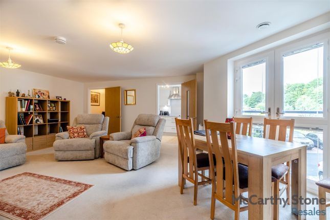 17 Devonshire Place, Station Road, Buxton photo 2