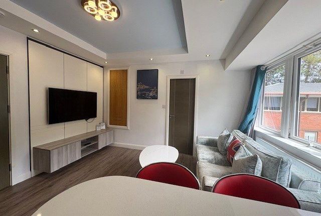 Flat 6 Countrywide House, 28, Wellington Business Park, Crowthorne photo 5