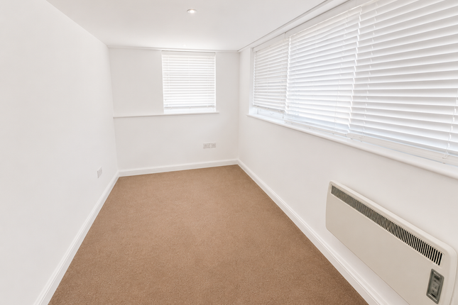 Flat F, Orion House, 49, High Street, Addlestone photo 5