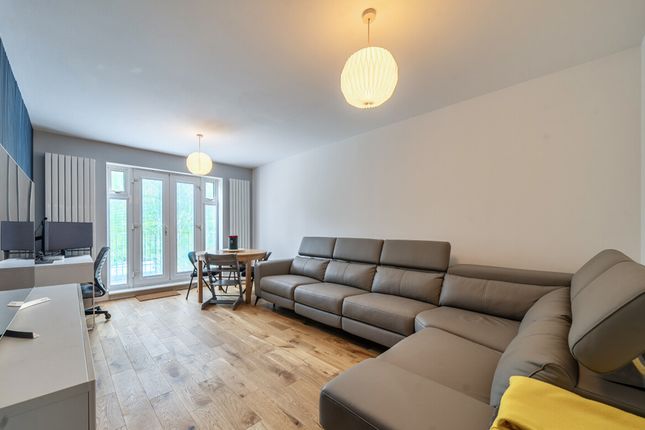 21 Basildon Close, Watford photo 2