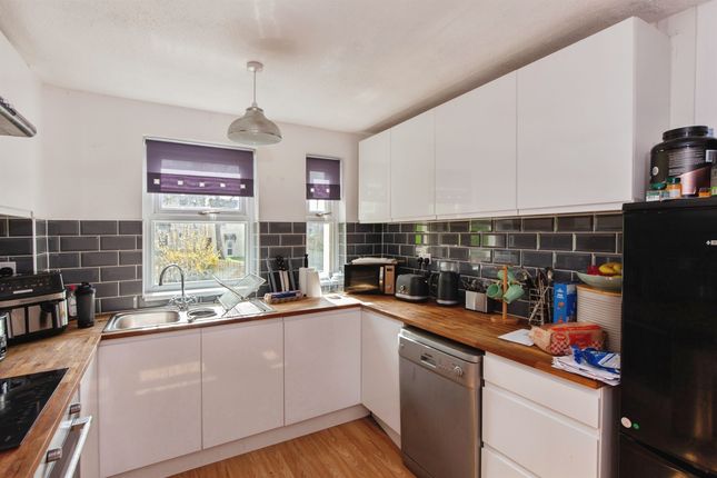 9, Huish Court, Radstock photo 3