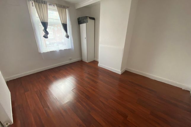 Property to rent in Temple View Place, Leeds