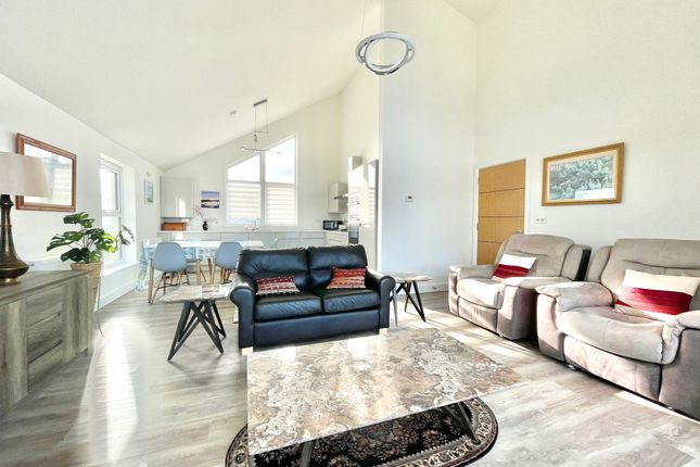 Penthouse for sale in Shore View, Swanpool, Falmouth