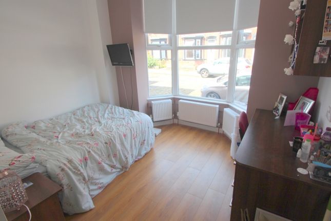 Ashville Avenue Hyde Park, Leeds photo 4