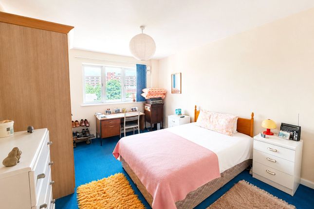 Flat 8 Bellflower Court,, Odell Walk, London photo 4