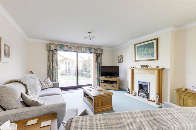 8 Briar Gardens, Nottingham photo 2