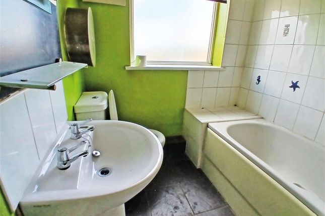 6 Kirkdale Drive, Sheffield photo 5