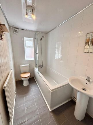 7, William Street, Radcliffe photo 4