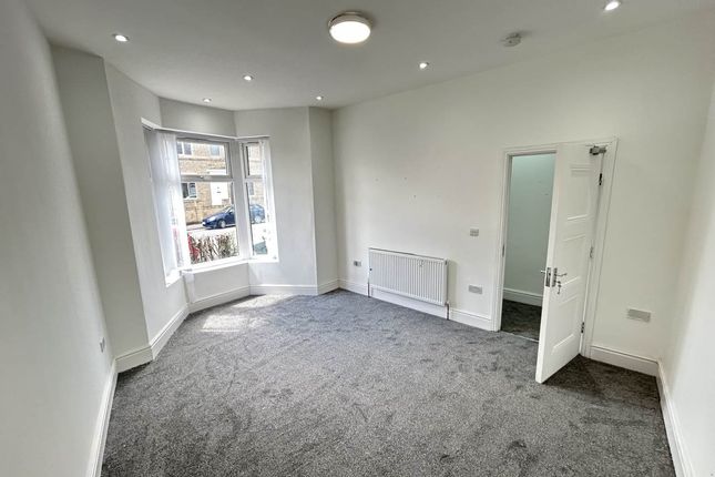 49, Thornton Lane, West Yorkshire photo 4